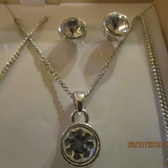 Avon Rare 4 Piece Gift Set - Picture 4 of 8